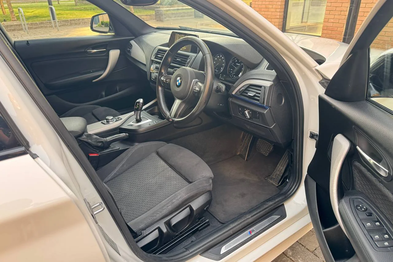 BMW 1 Series 118d 2016 gallery image 12