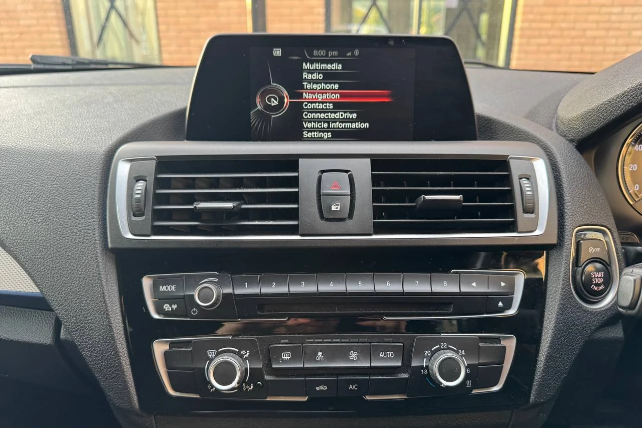 BMW 1 Series 118d 2016 gallery image 16