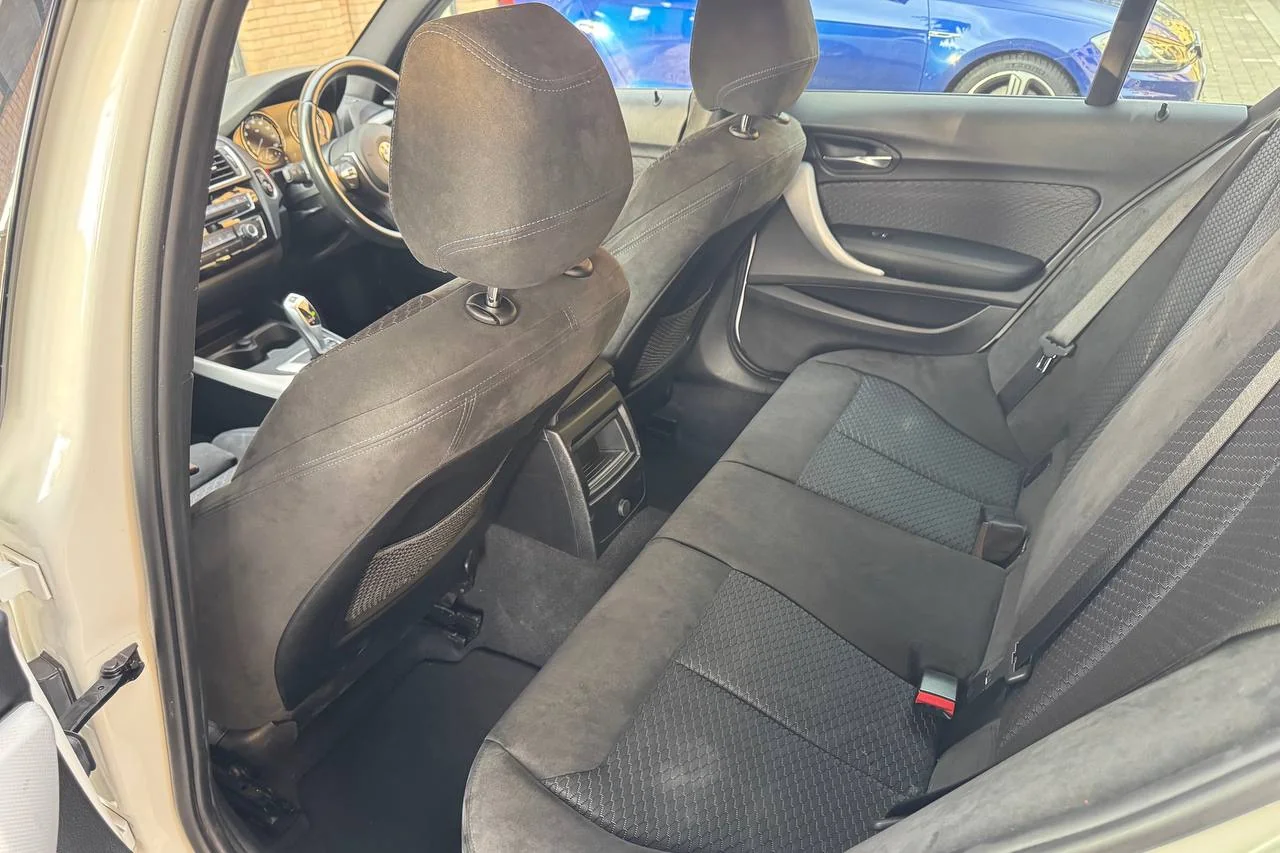 BMW 1 Series 118d 2016 gallery image 17