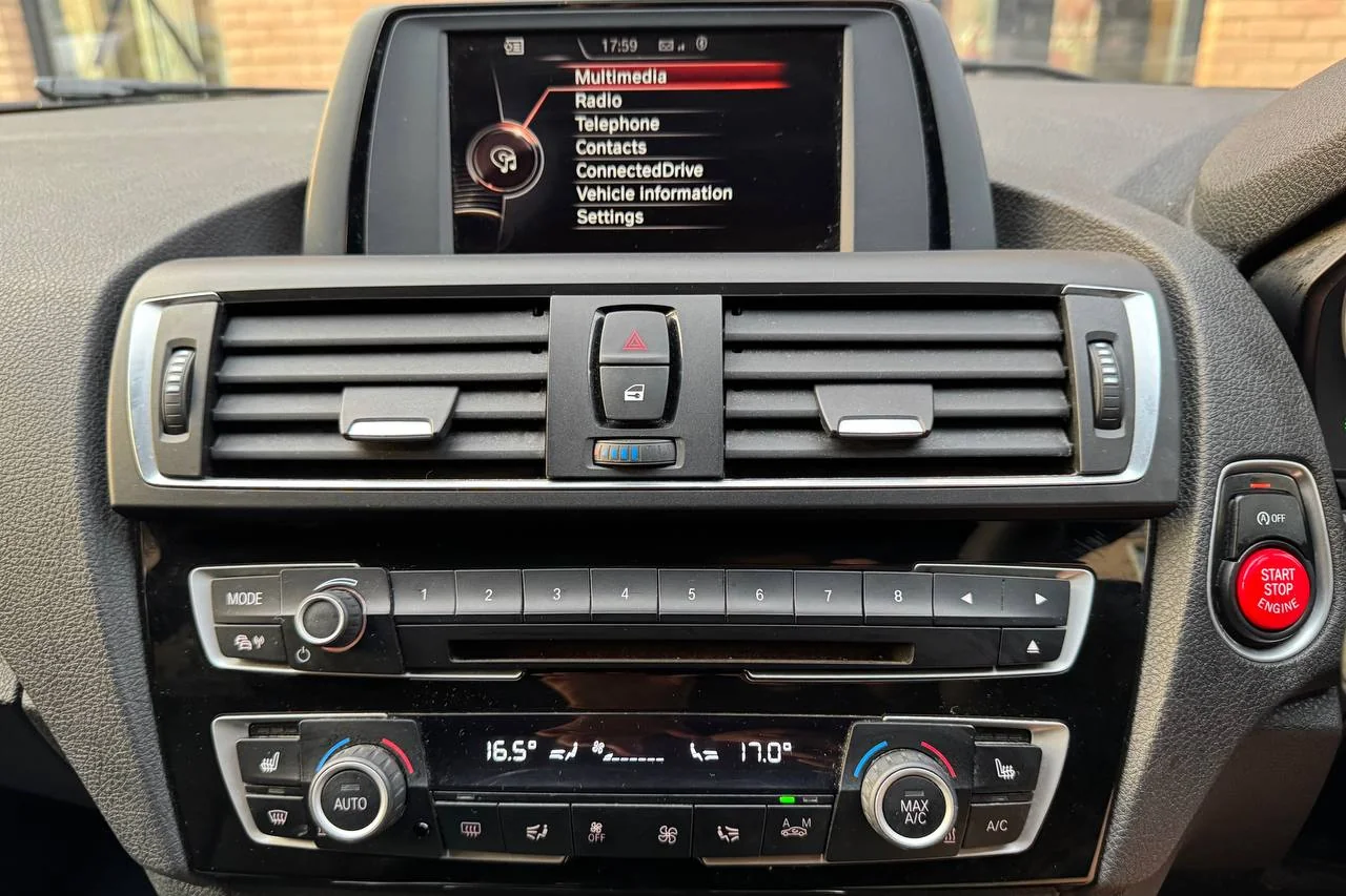 BMW 1 Series M135i 2015 gallery image 17