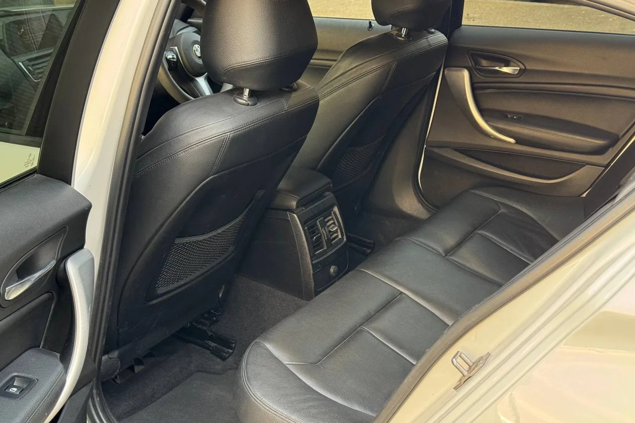 BMW 1 Series M135i 2015 gallery image 18