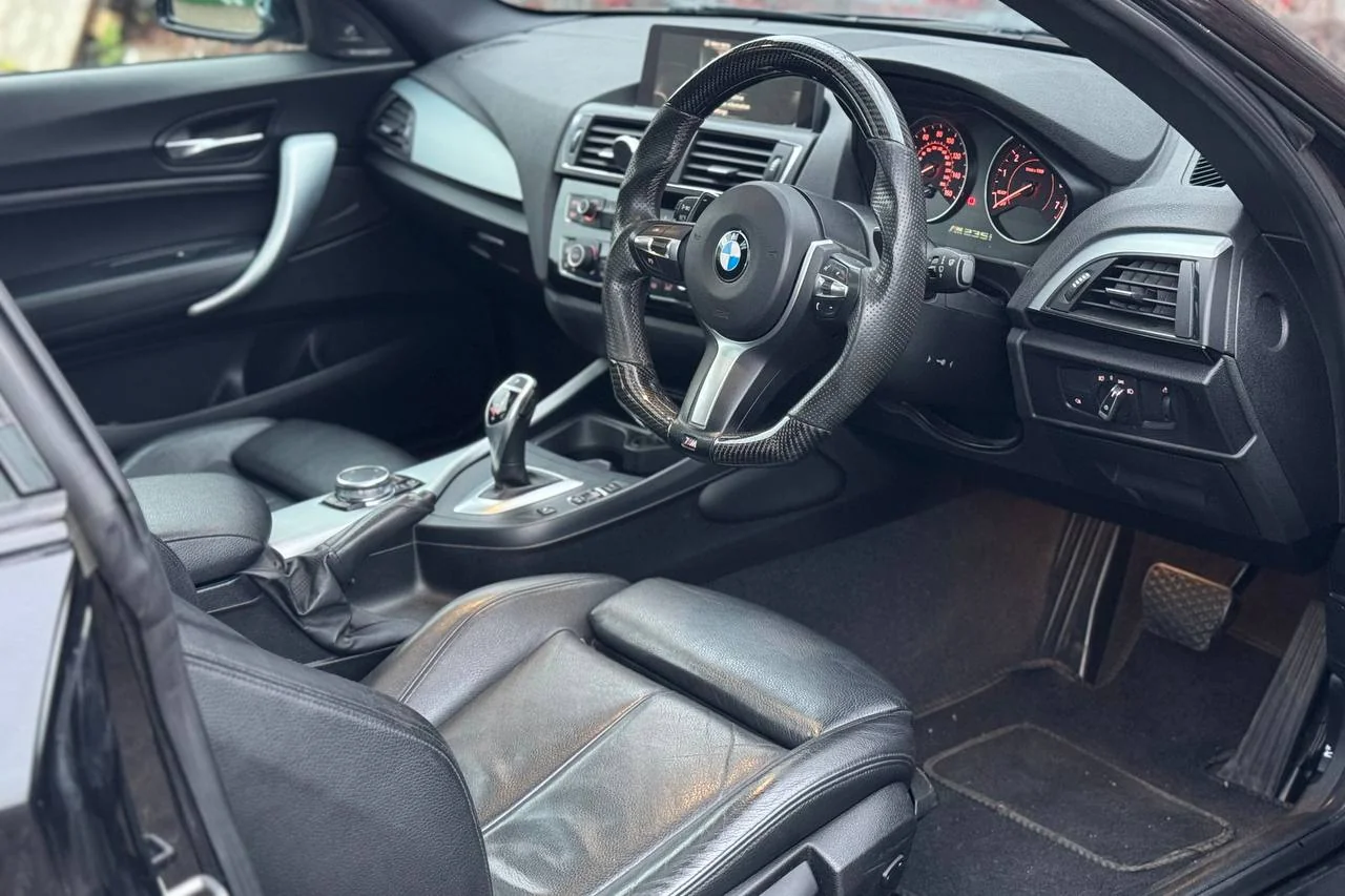 BMW 2 Series 235i 2015 gallery image 11