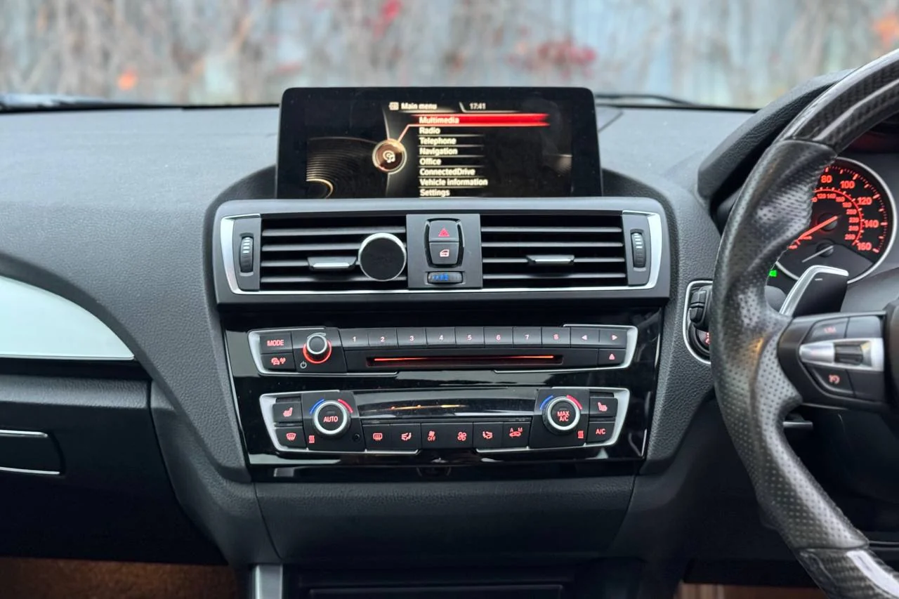 BMW 2 Series 235i 2015 gallery image 18