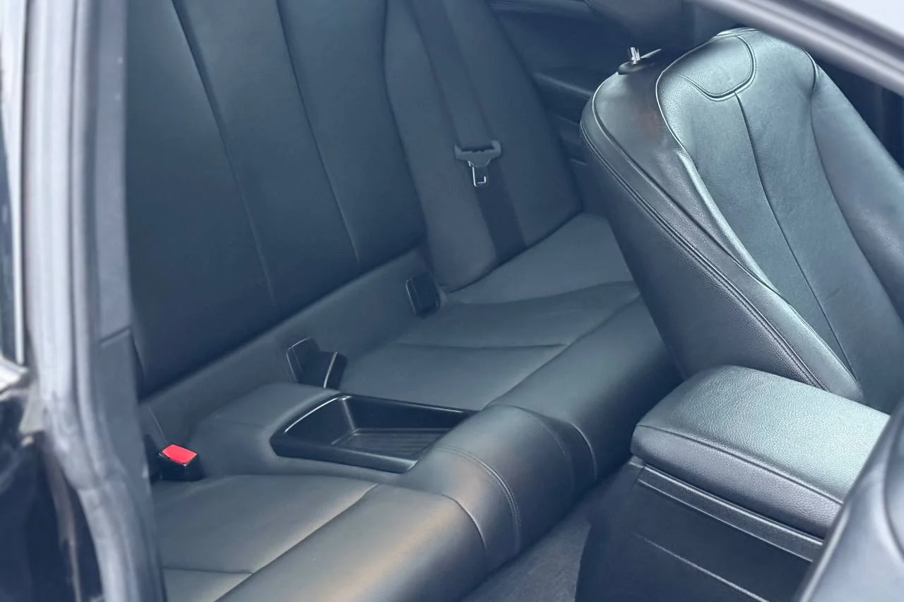 BMW 2 Series 235i 2015 gallery image 21