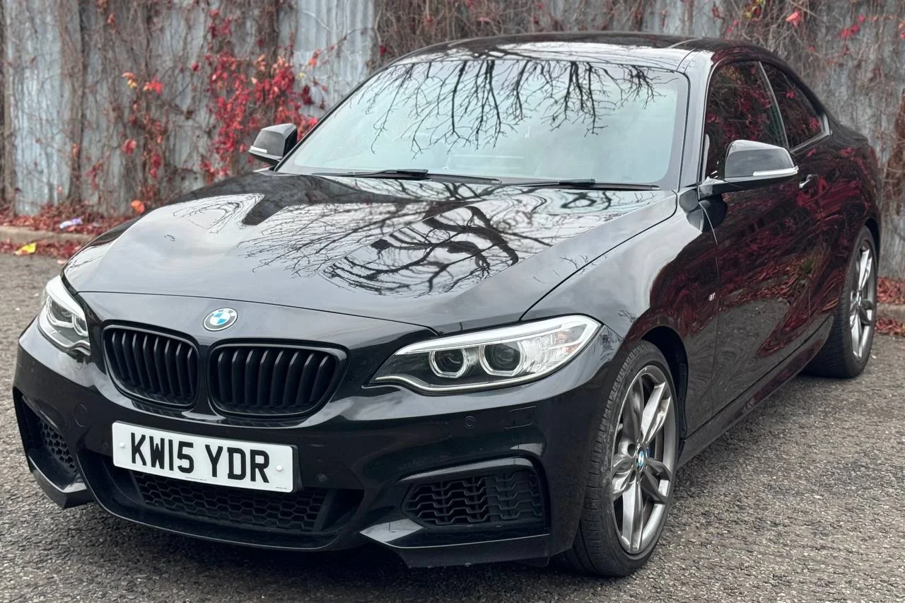 BMW 2 Series 235i 2015 gallery image 3