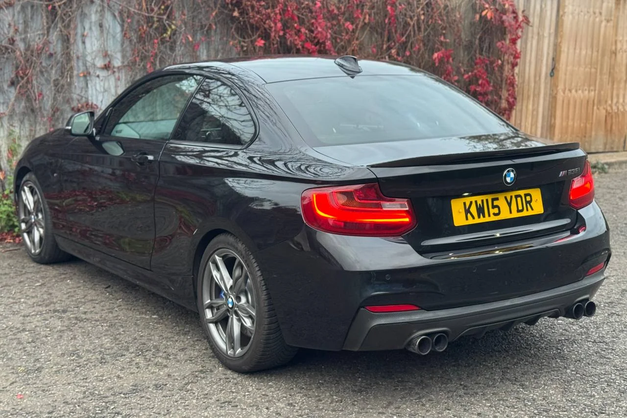 BMW 2 Series 235i 2015 gallery image 4