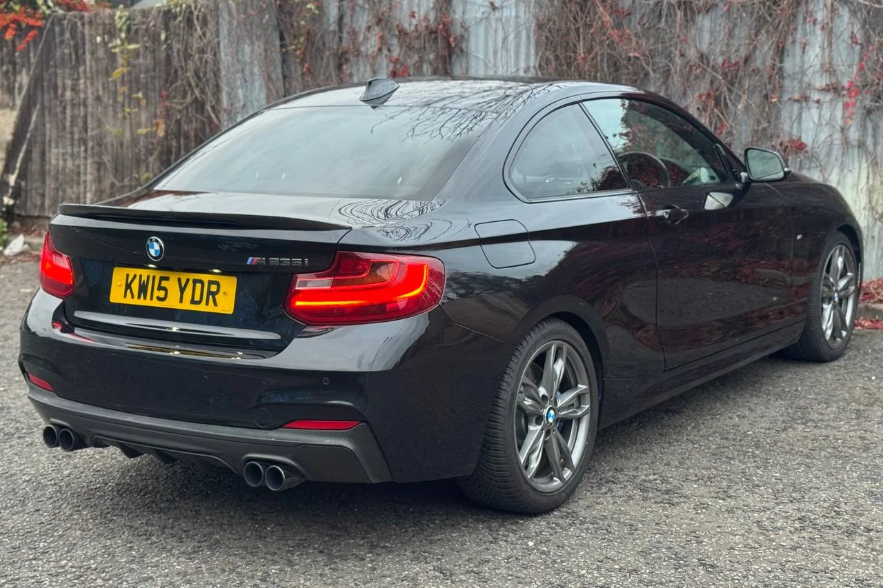 BMW 2 Series 235i 2015 gallery image 6