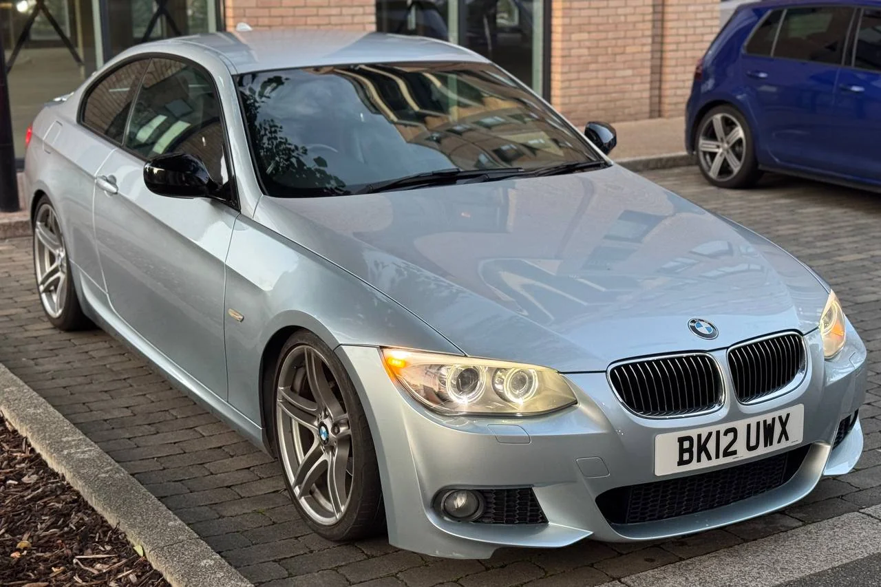 BMW 3 Series 318i 2012 gallery image 1