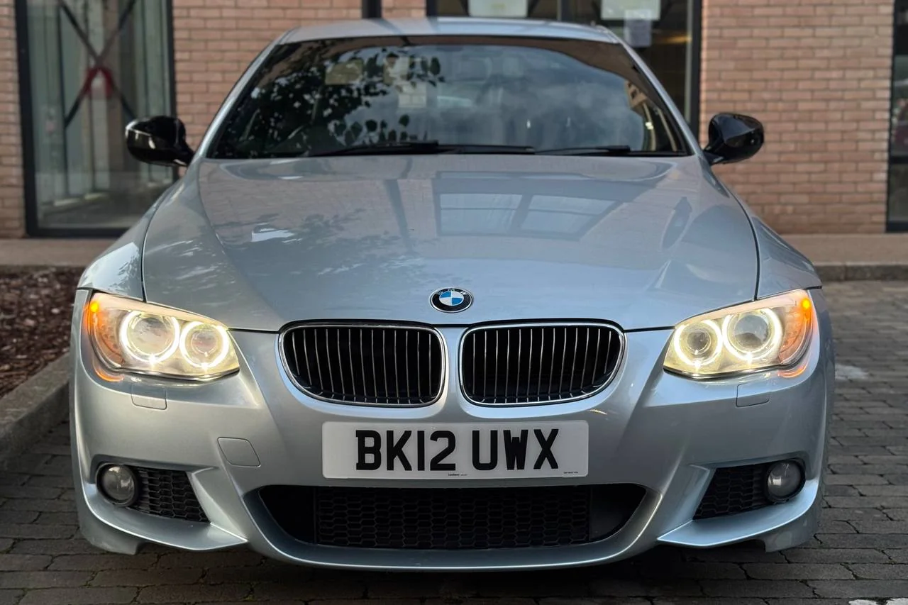 Thumbnail 2 for BMW 3 Series 318i 2012