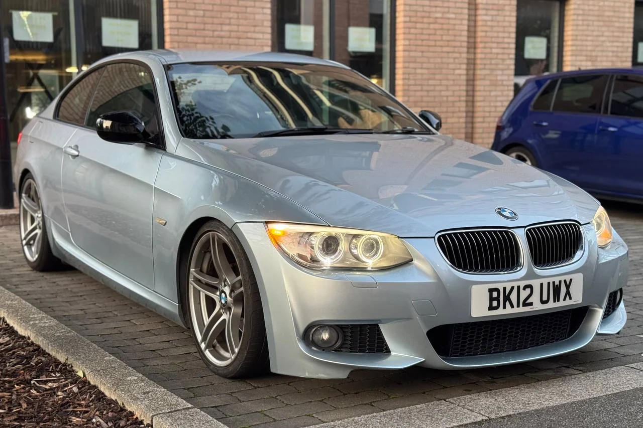 BMW 3 Series 318i 2012 gallery image 7