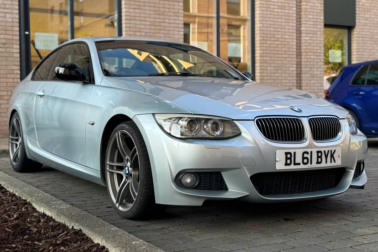 Thumbnail 7 for BMW 3 Series 318i 2011