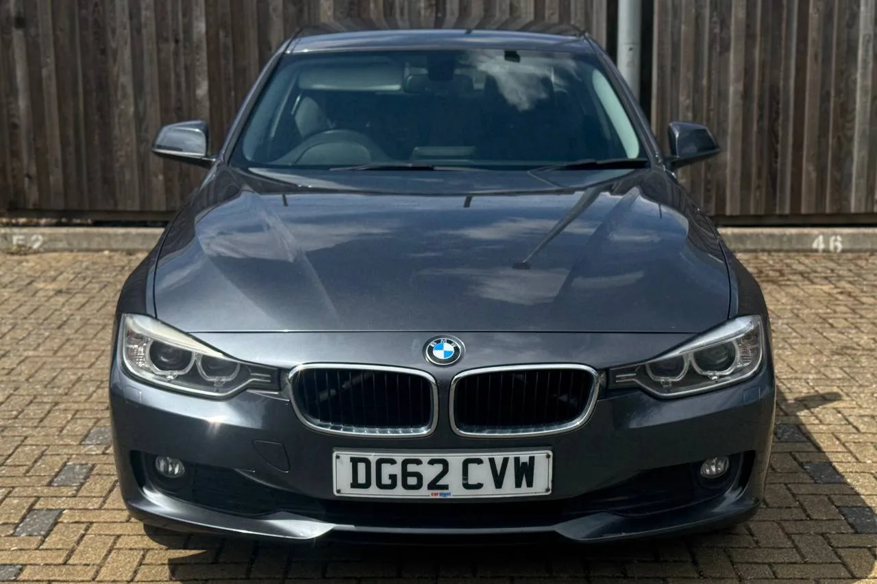 BMW 3 Series 320d EfficientDynamics 2012 gallery image 2