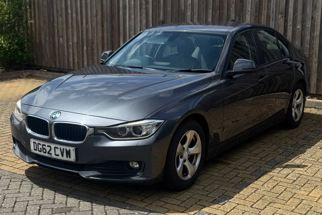 BMW 3 Series 320d EfficientDynamics 2012 gallery image 3