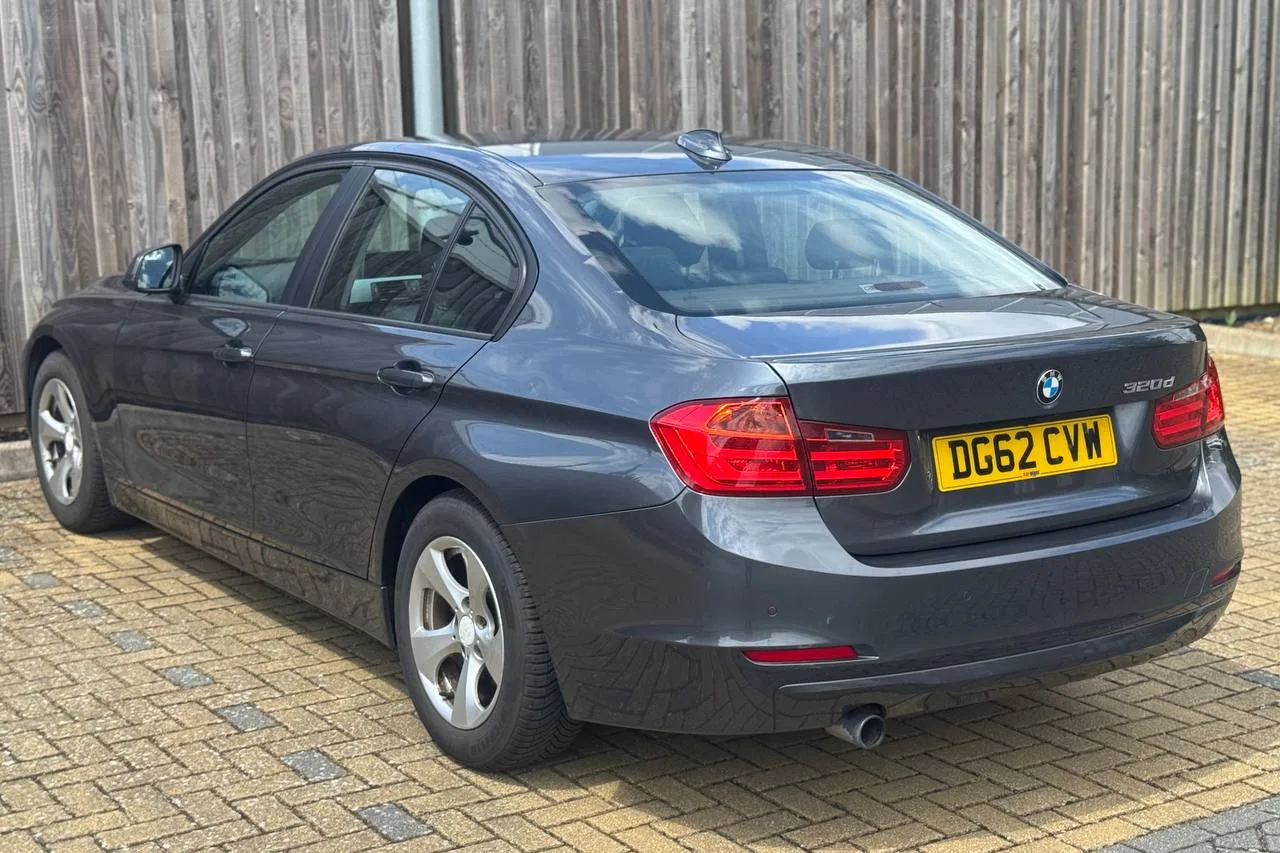 Thumbnail 4 for BMW 3 Series 320d EfficientDynamics 2012