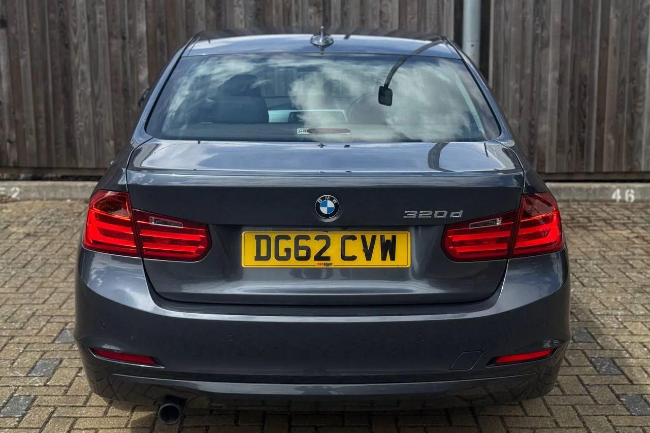 BMW 3 Series 320d EfficientDynamics 2012 gallery image 5