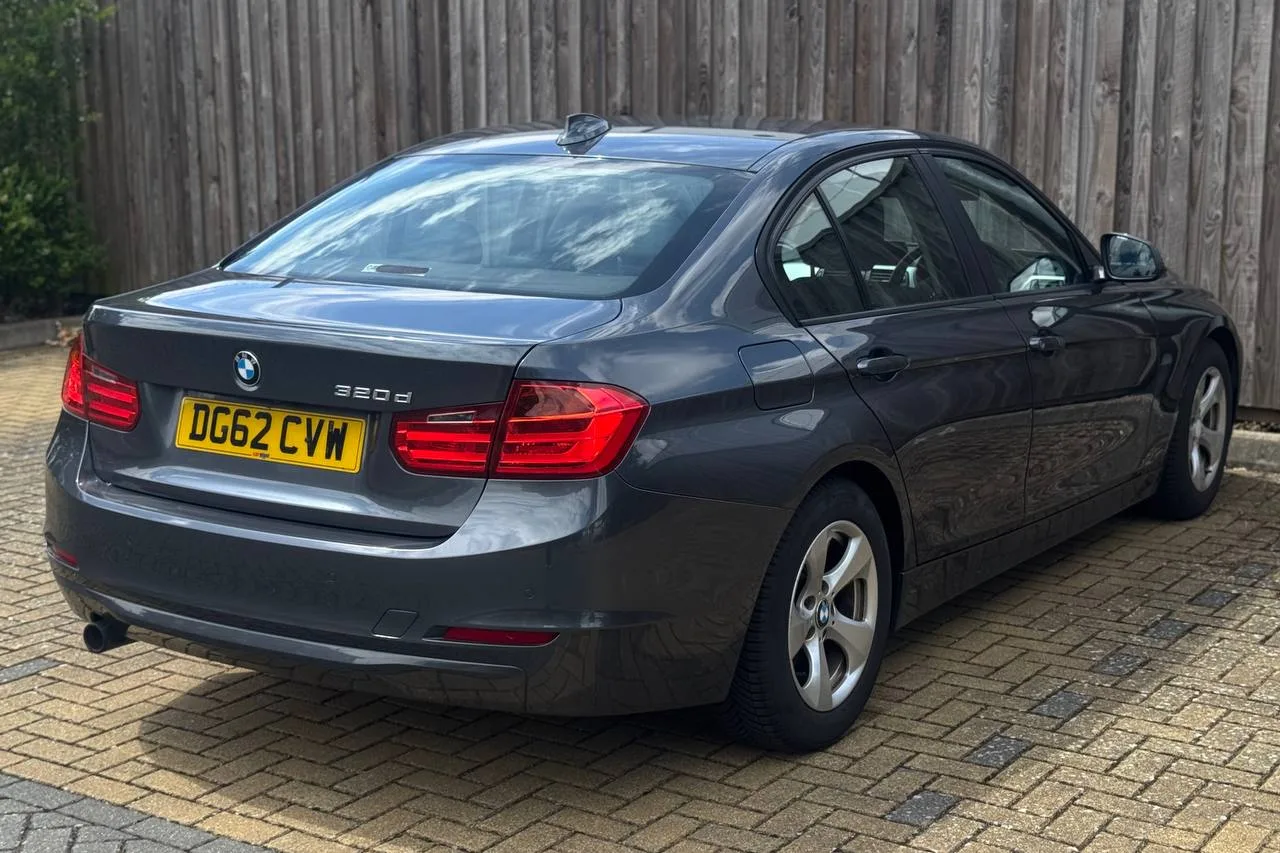 BMW 3 Series 320d EfficientDynamics 2012 gallery image 6