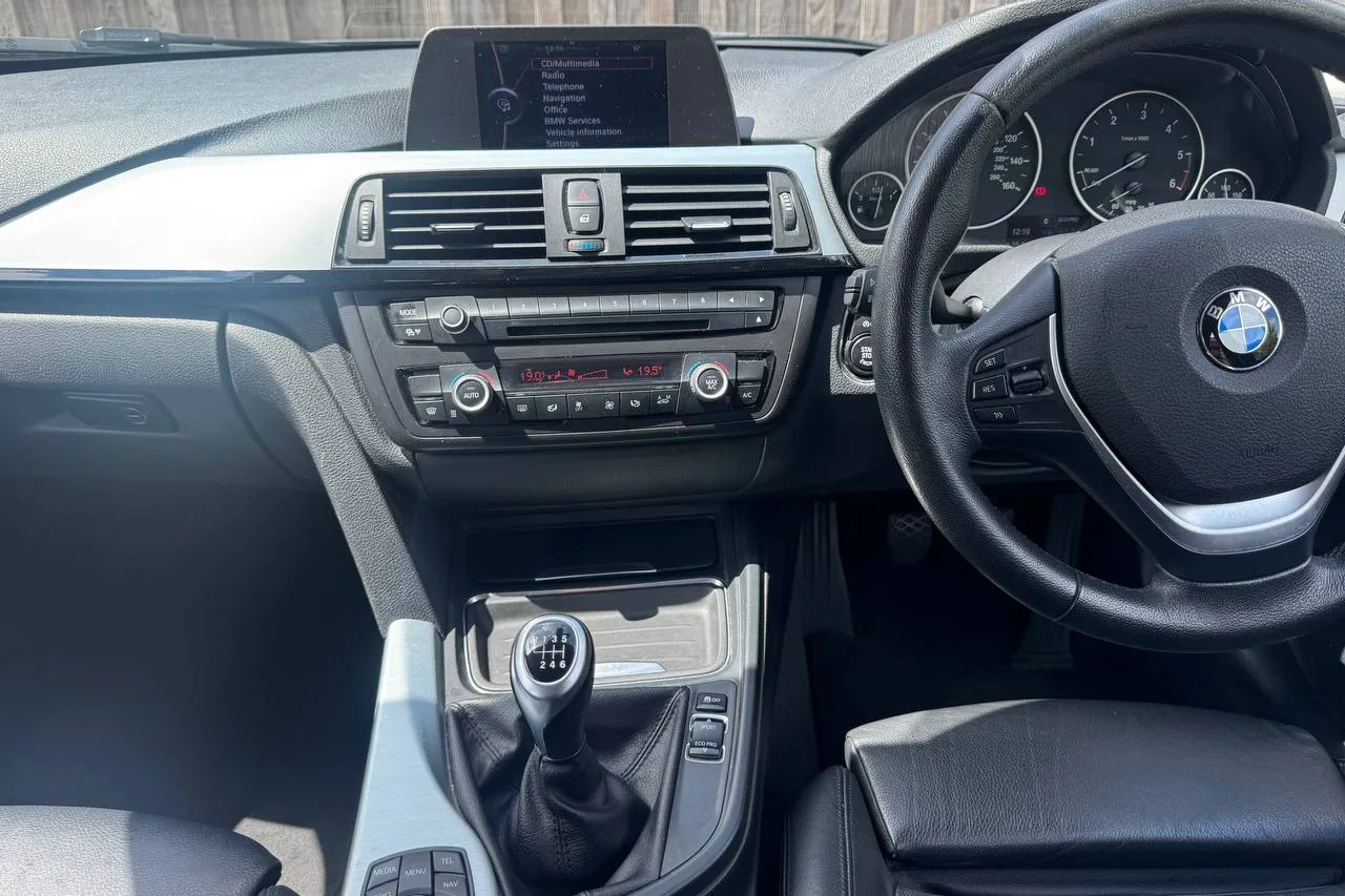 Thumbnail 8 for BMW 3 Series 320d EfficientDynamics 2012