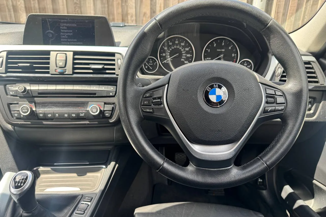 Thumbnail 11 for BMW 3 Series 320d EfficientDynamics 2012