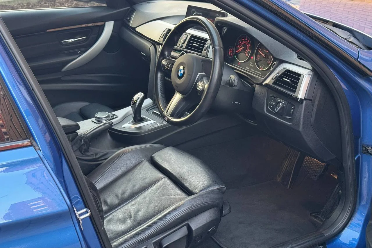 BMW 3 Series 320d 2017 gallery image 12