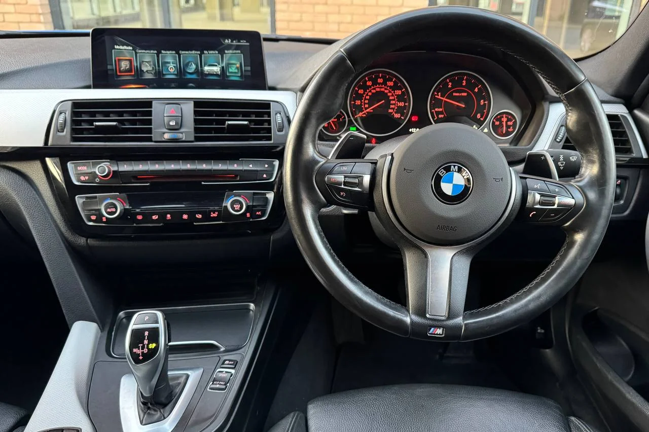 BMW 3 Series 320d 2017 gallery image 13
