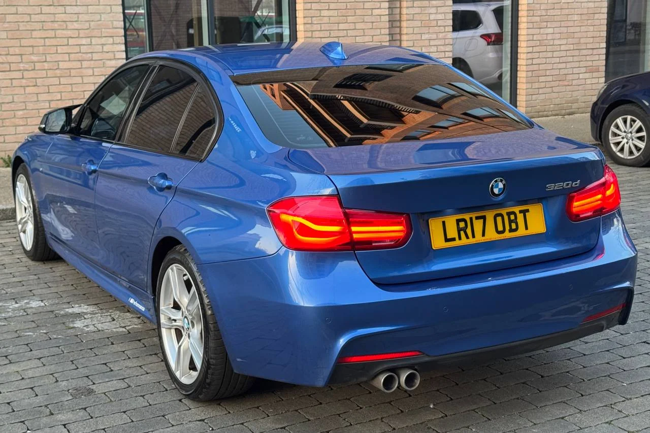 BMW 3 Series 320d 2017 gallery image 4