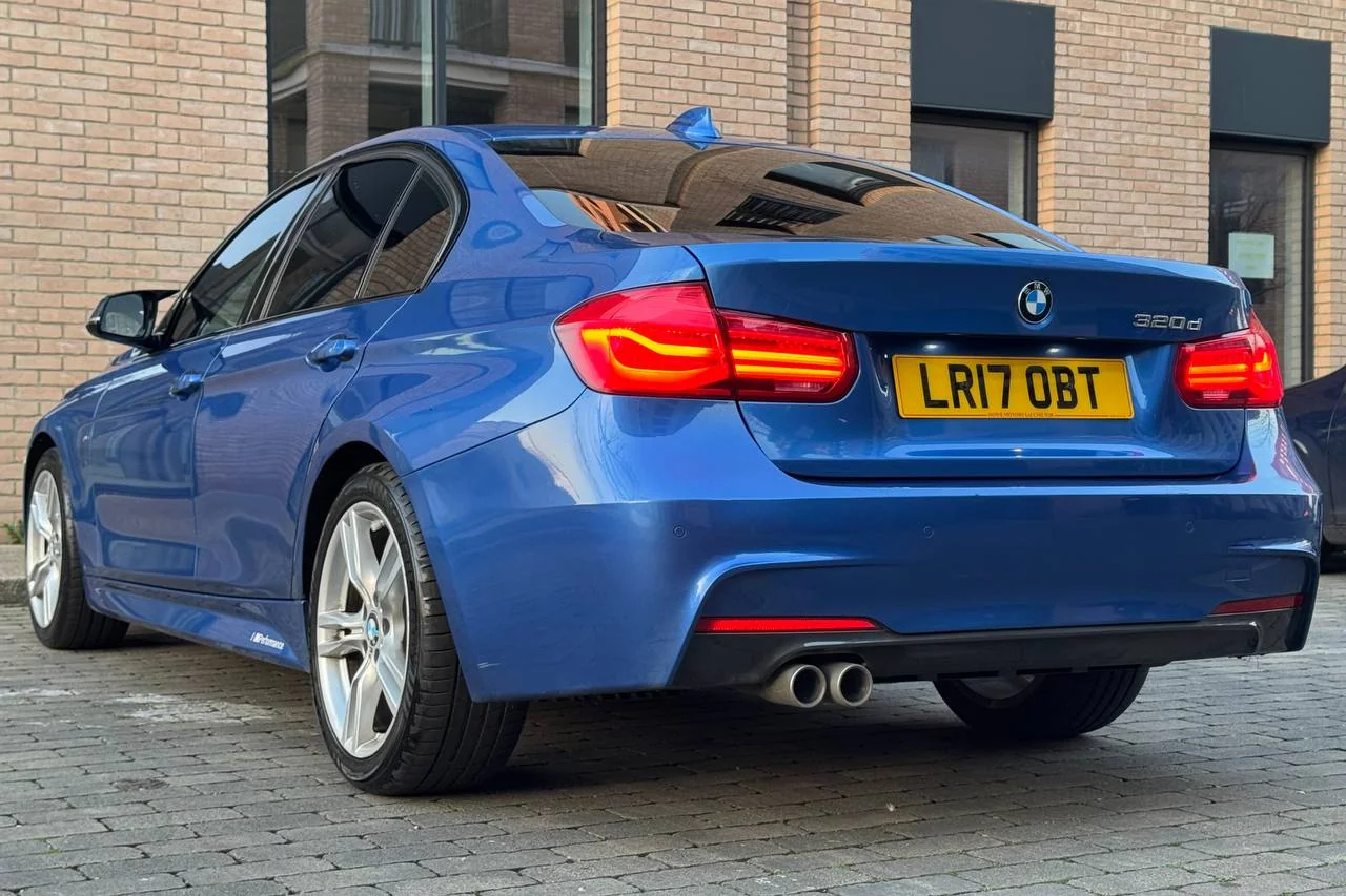 BMW 3 Series 320d 2017 gallery image 9