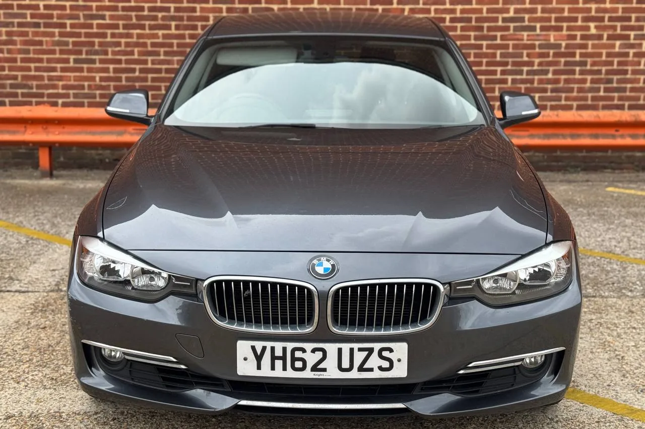 BMW 3 Series 320i xDrive Luxury 2012 gallery image 2