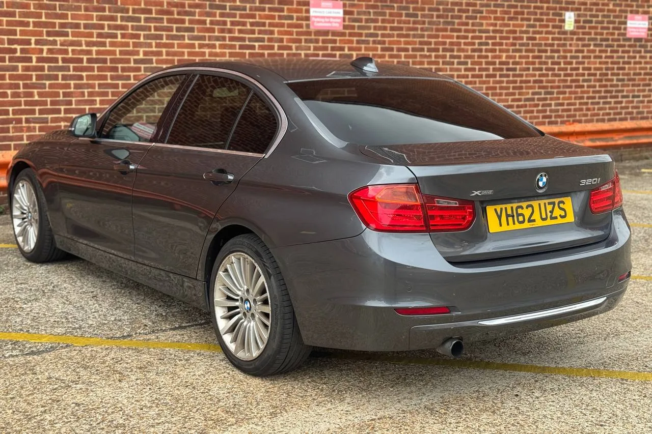 BMW 3 Series 320i xDrive Luxury 2012 gallery image 4