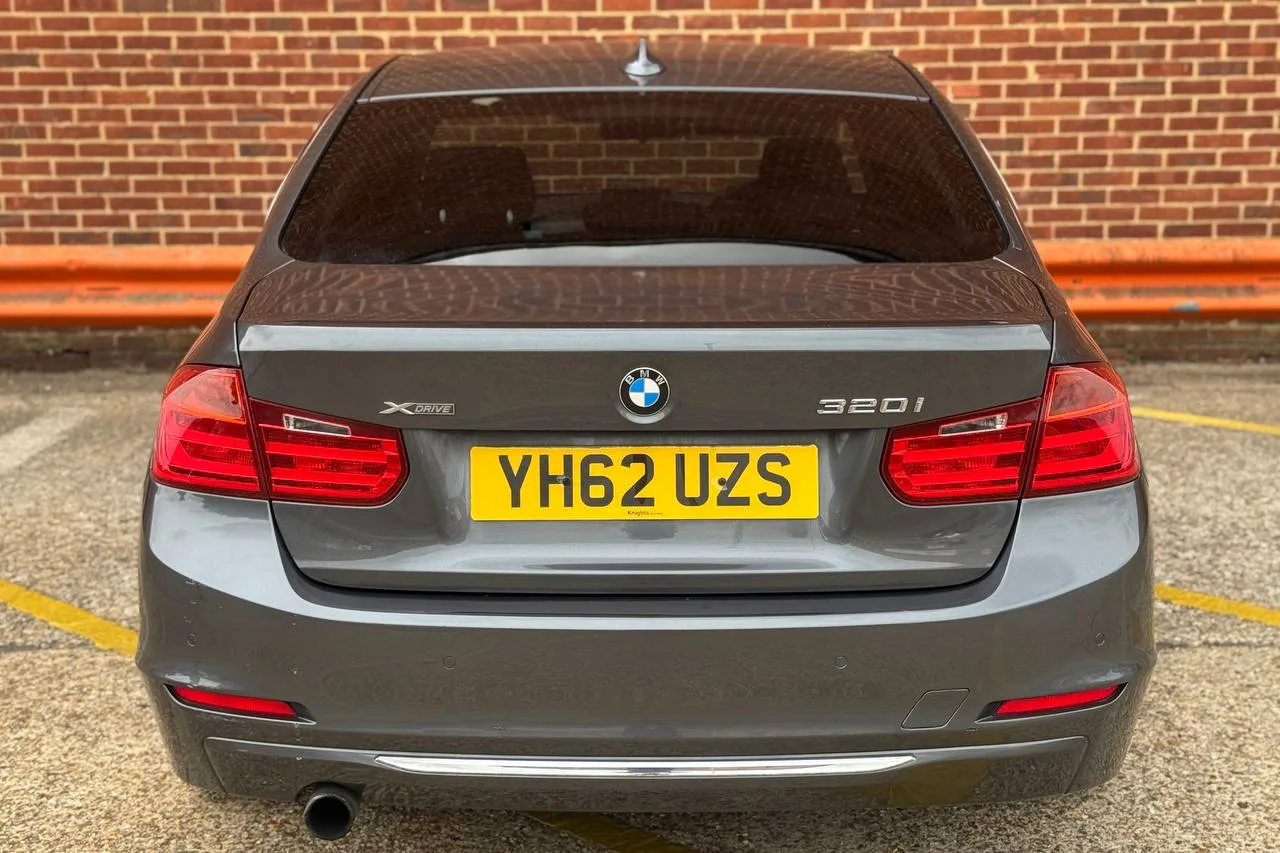BMW 3 Series 320i xDrive Luxury 2012 gallery image 5