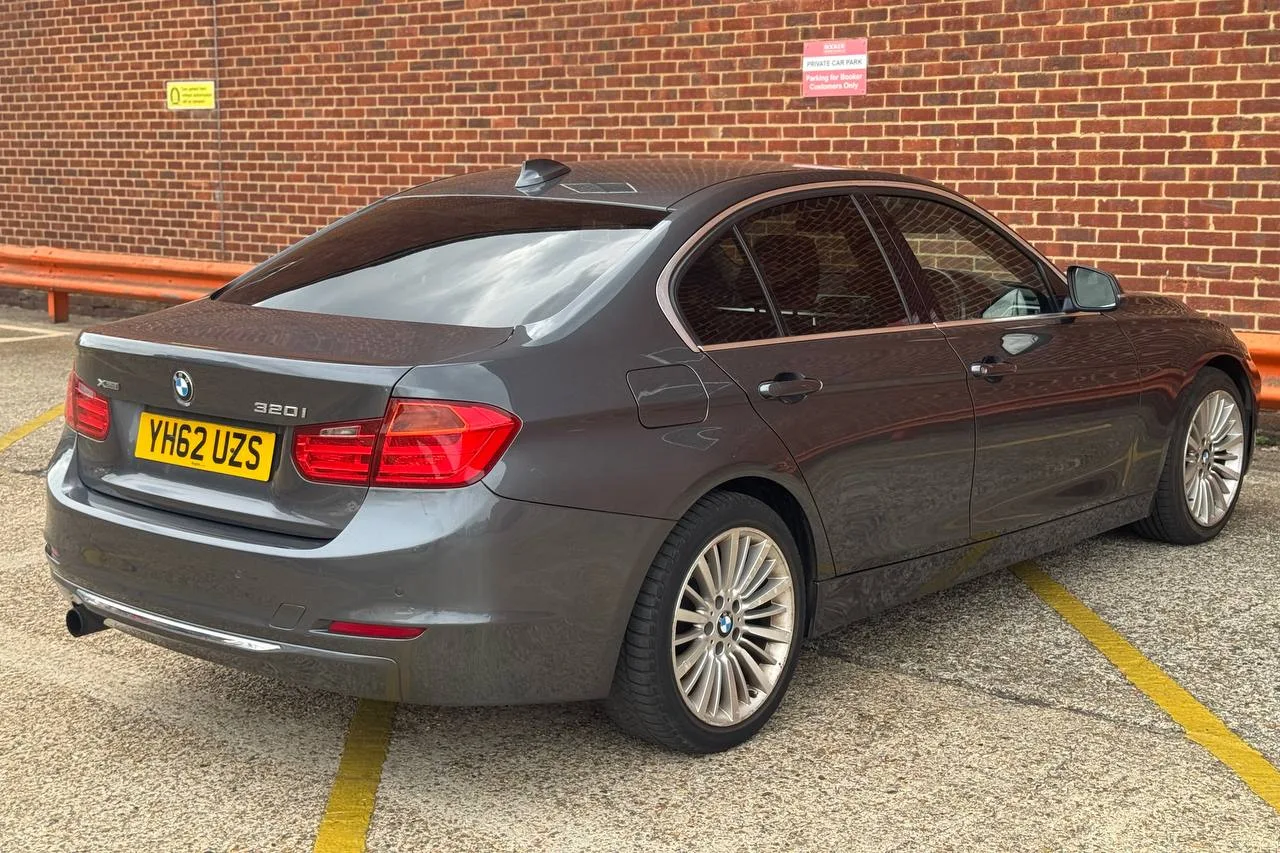 BMW 3 Series 320i xDrive Luxury 2012 gallery image 6