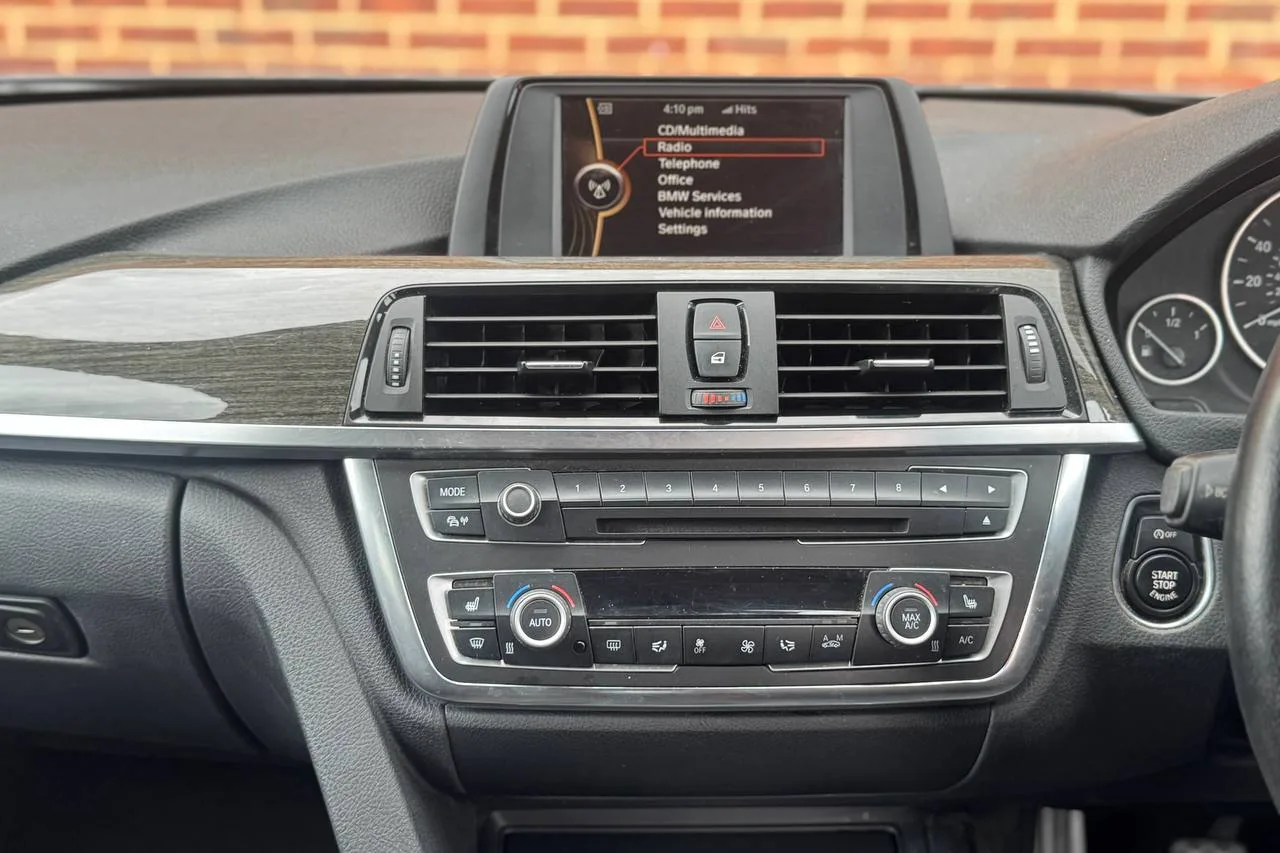 BMW 3 Series 320i xDrive Luxury 2012 gallery image 13