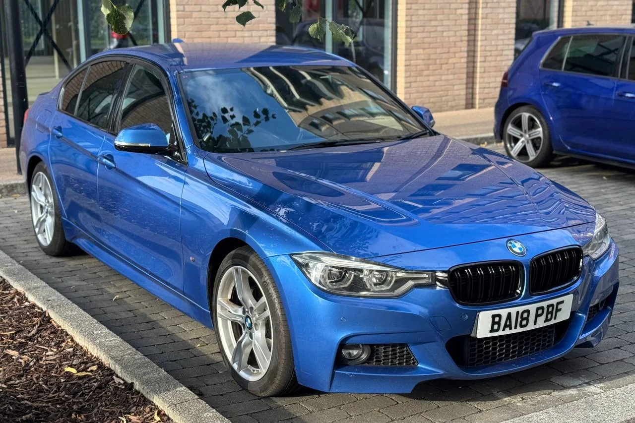 BMW 3 Series 330e 2018 gallery image 1