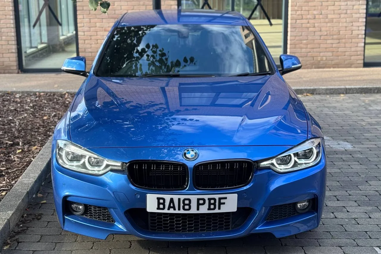 BMW 3 Series 330e 2018 gallery image 2