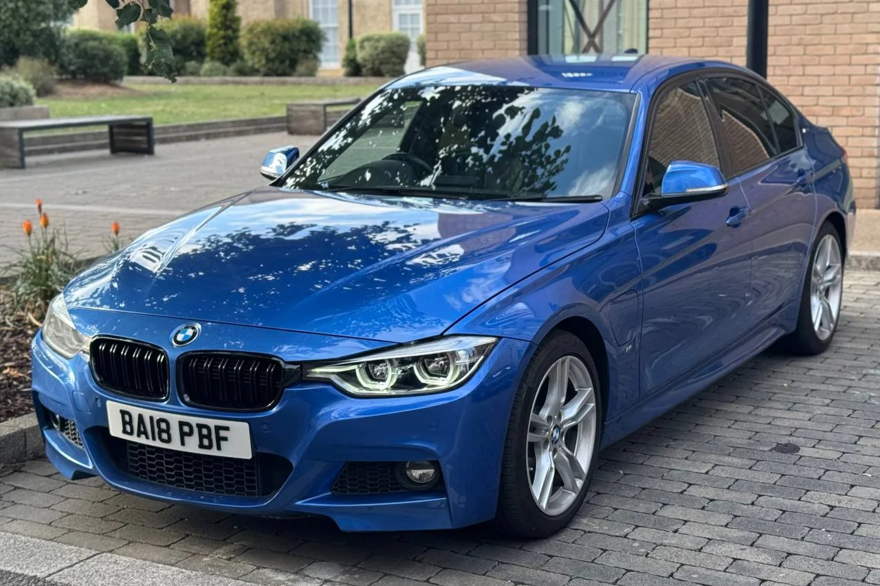 BMW 3 Series 330e 2018 gallery image 3