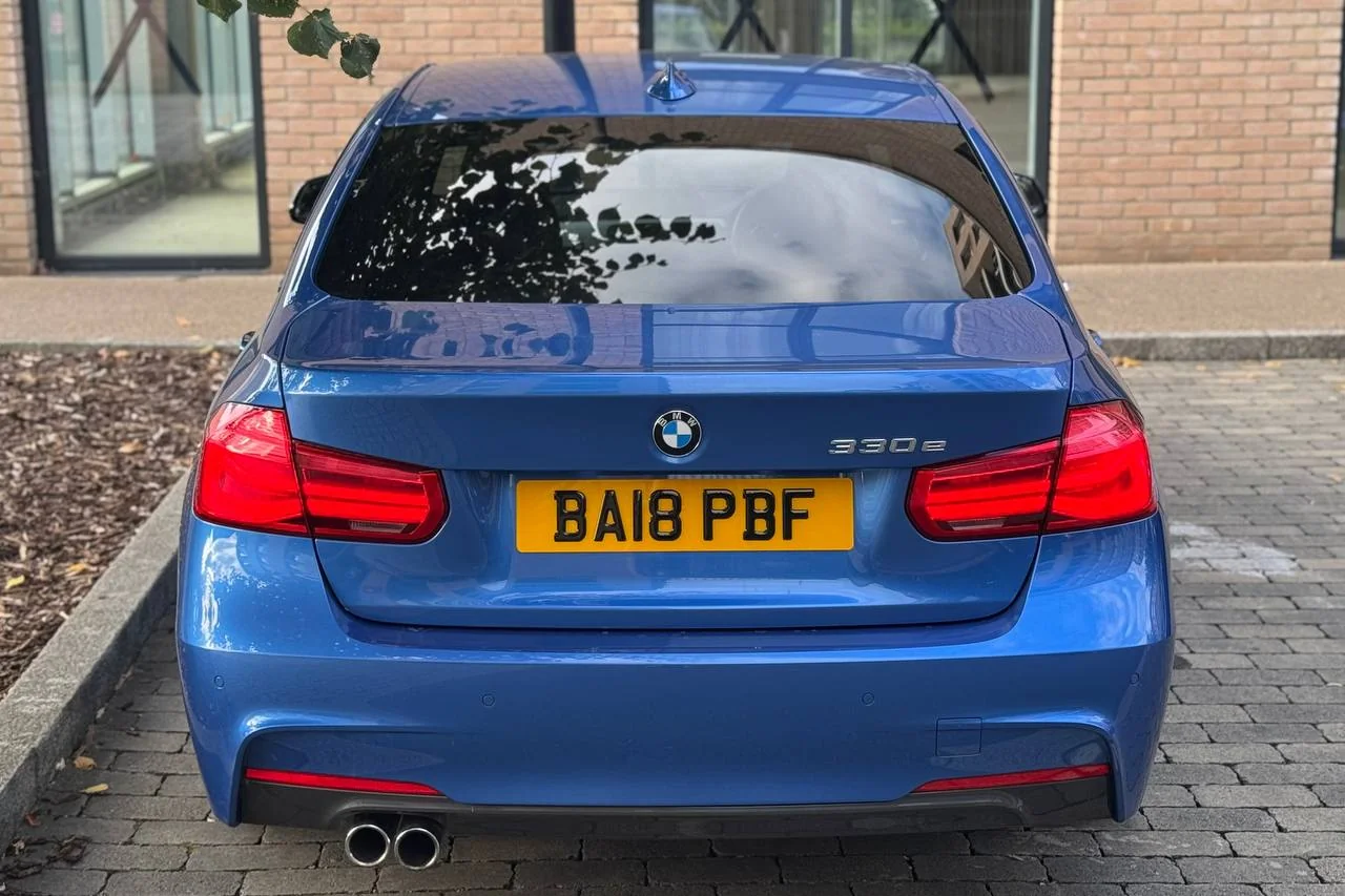 BMW 3 Series 330e 2018 gallery image 5