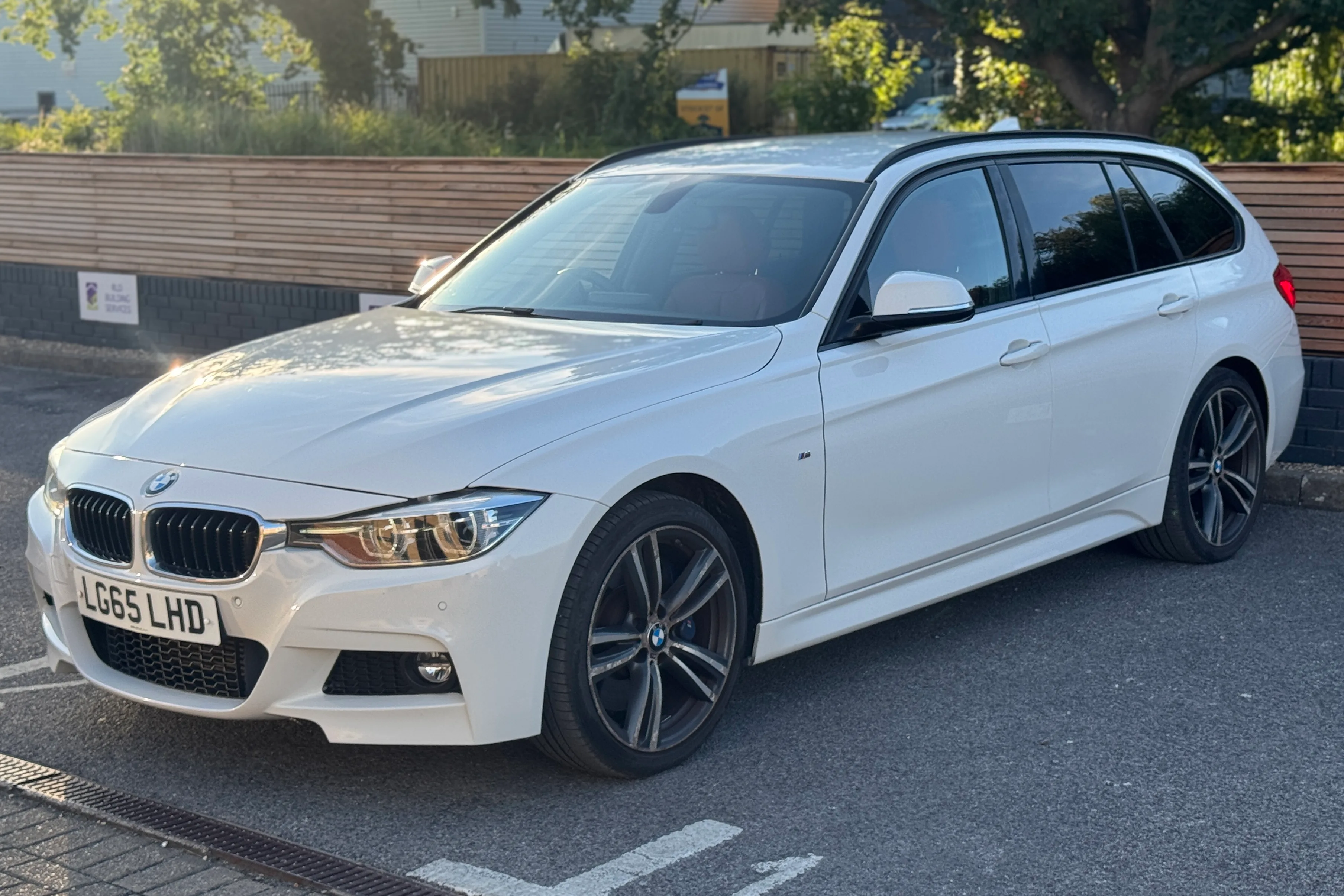 BMW 3 Series 335d xDrive M Sport Touring 2015 gallery image 3