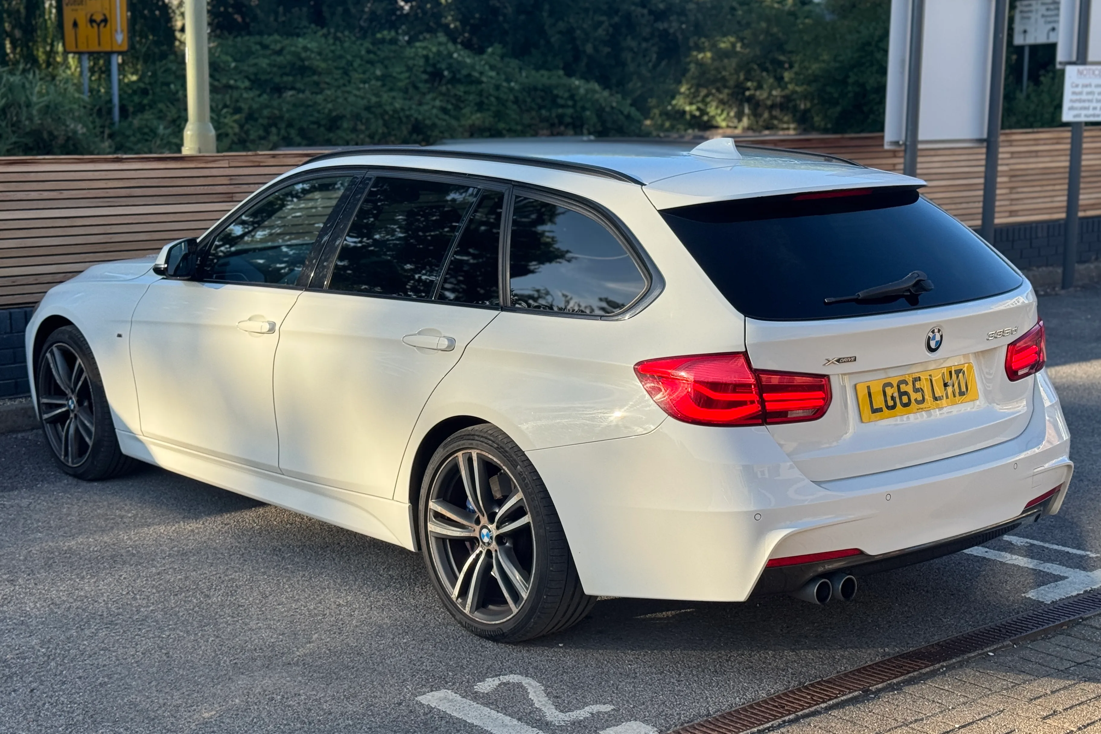 BMW 3 Series 335d xDrive M Sport Touring 2015 gallery image 4