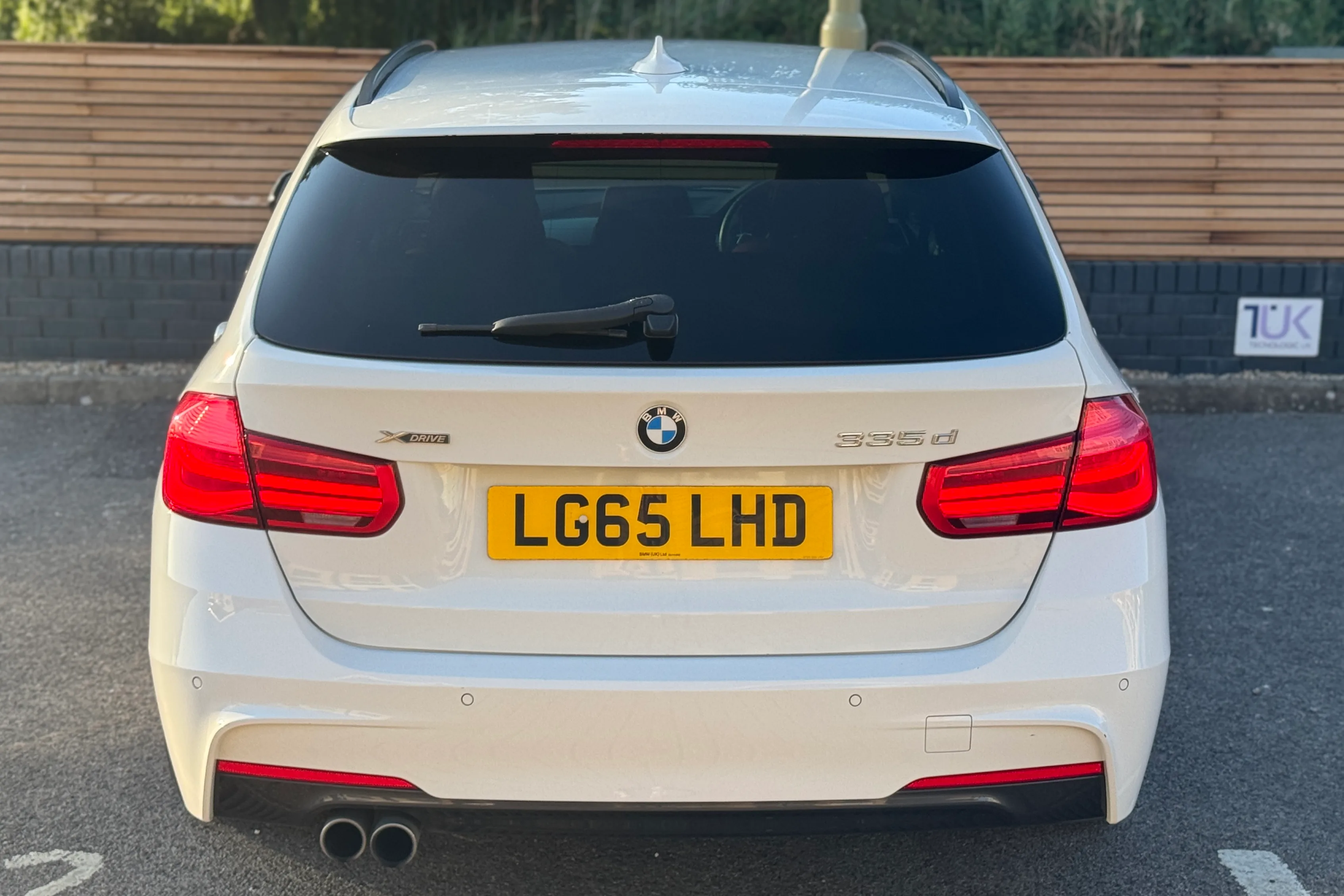 BMW 3 Series 335d xDrive M Sport Touring 2015 gallery image 5