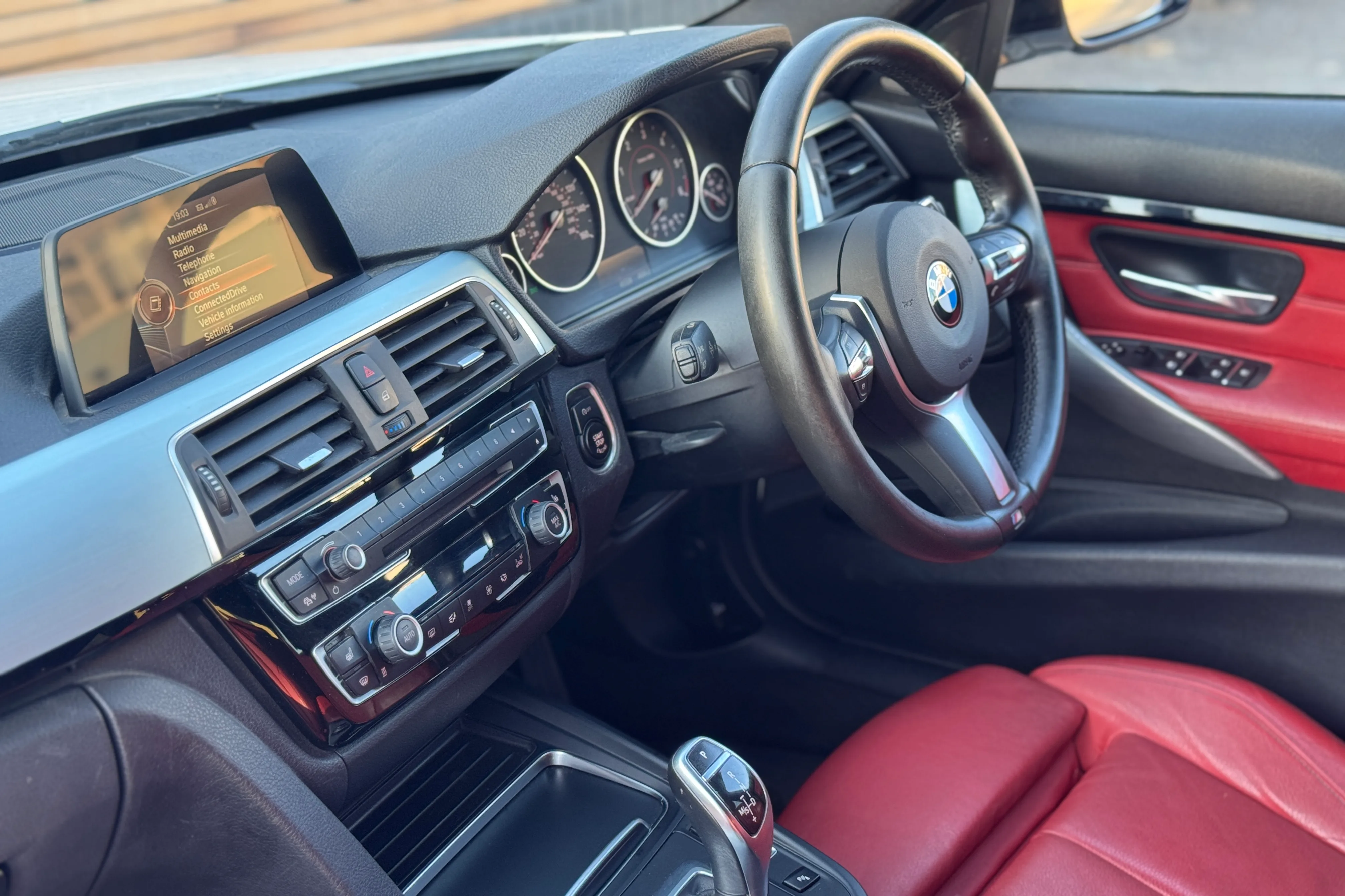 BMW 3 Series 335d xDrive M Sport Touring 2015 gallery image 10