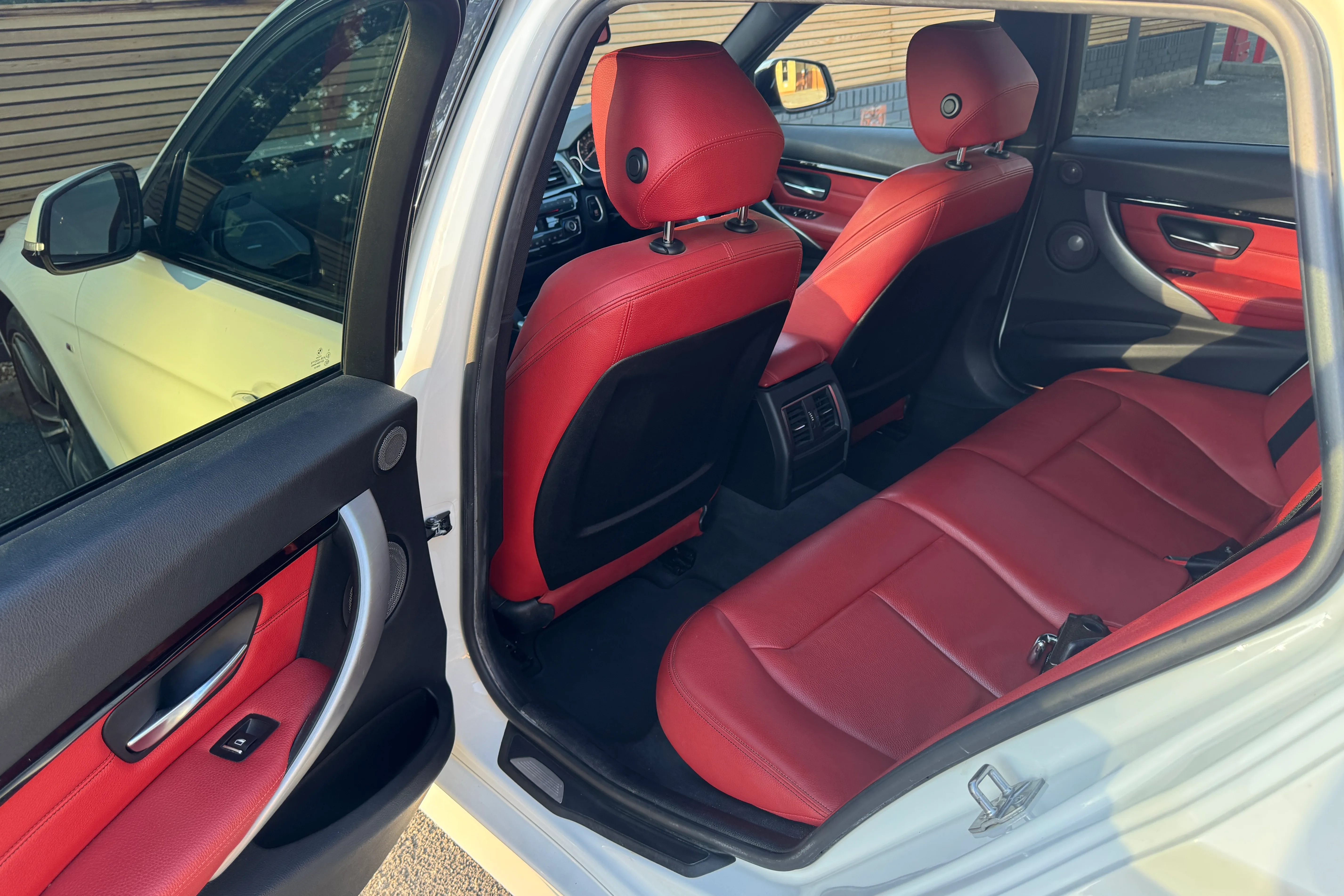 BMW 3 Series 335d xDrive M Sport Touring 2015 gallery image 15