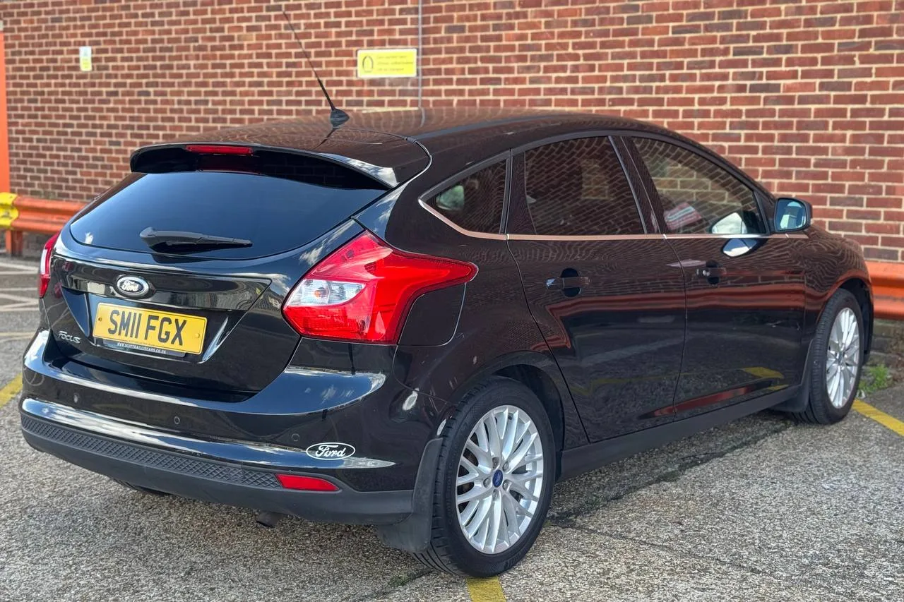 Ford Focus Zetec 2011 gallery image 6