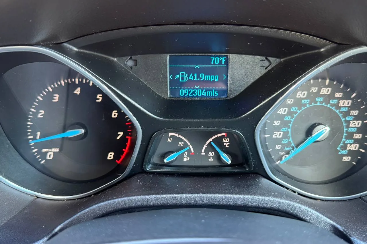 Ford Focus Zetec 2011 gallery image 13