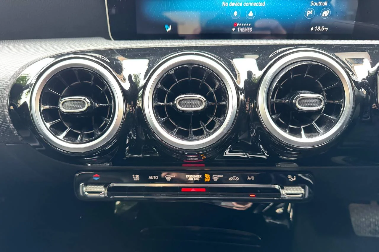 Mercedes A-Class 2018 gallery image 17