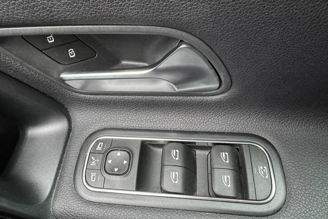 Mercedes A-Class 2018 gallery image 18