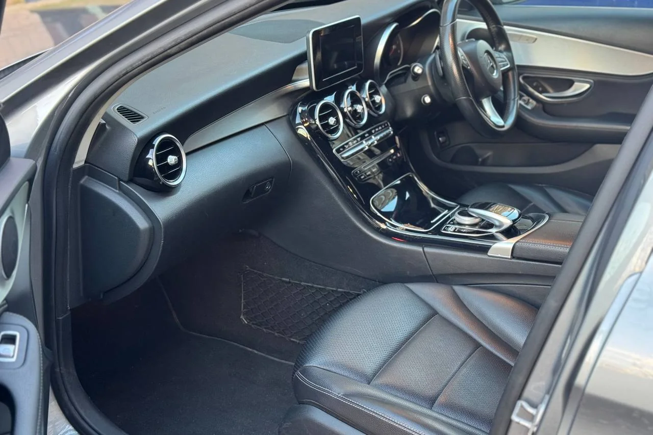 Mercedes C Class Sport C220 2014 gallery image 14