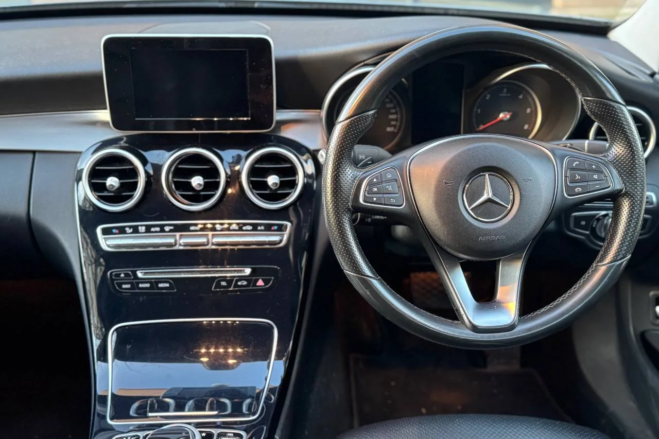 Mercedes C Class Sport C220 2014 gallery image 15