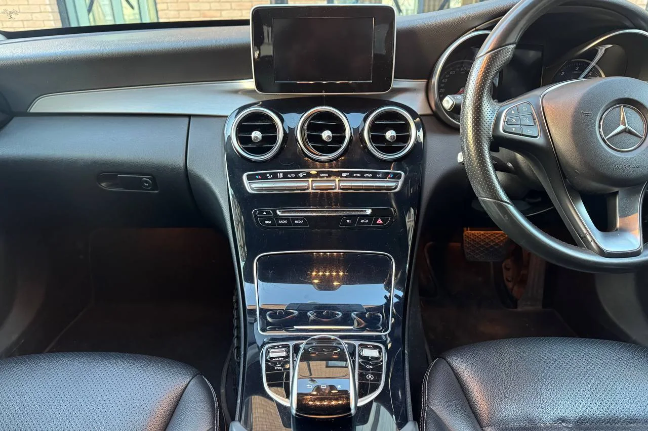 Mercedes C Class Sport C220 2014 gallery image 16