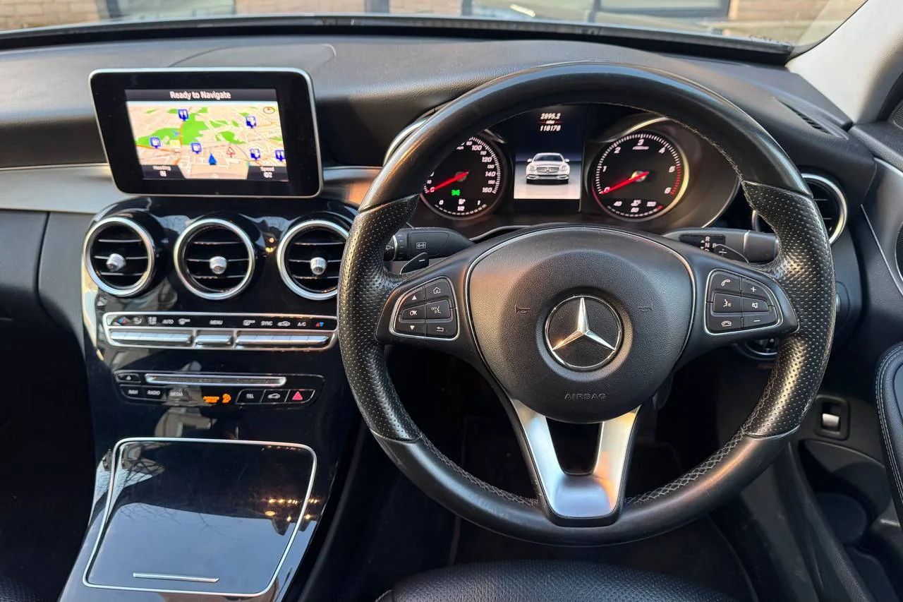 Mercedes C Class Sport C220 2014 gallery image 17